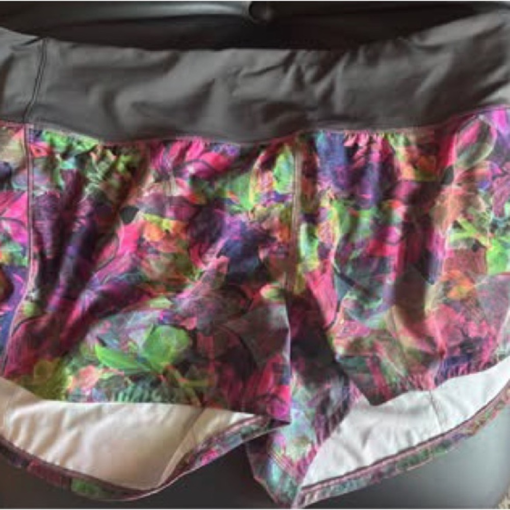 Lululemon Hotty Hot 4" shorts